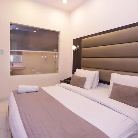 Hotel Pk Residency ノイダ エクステリア 写真