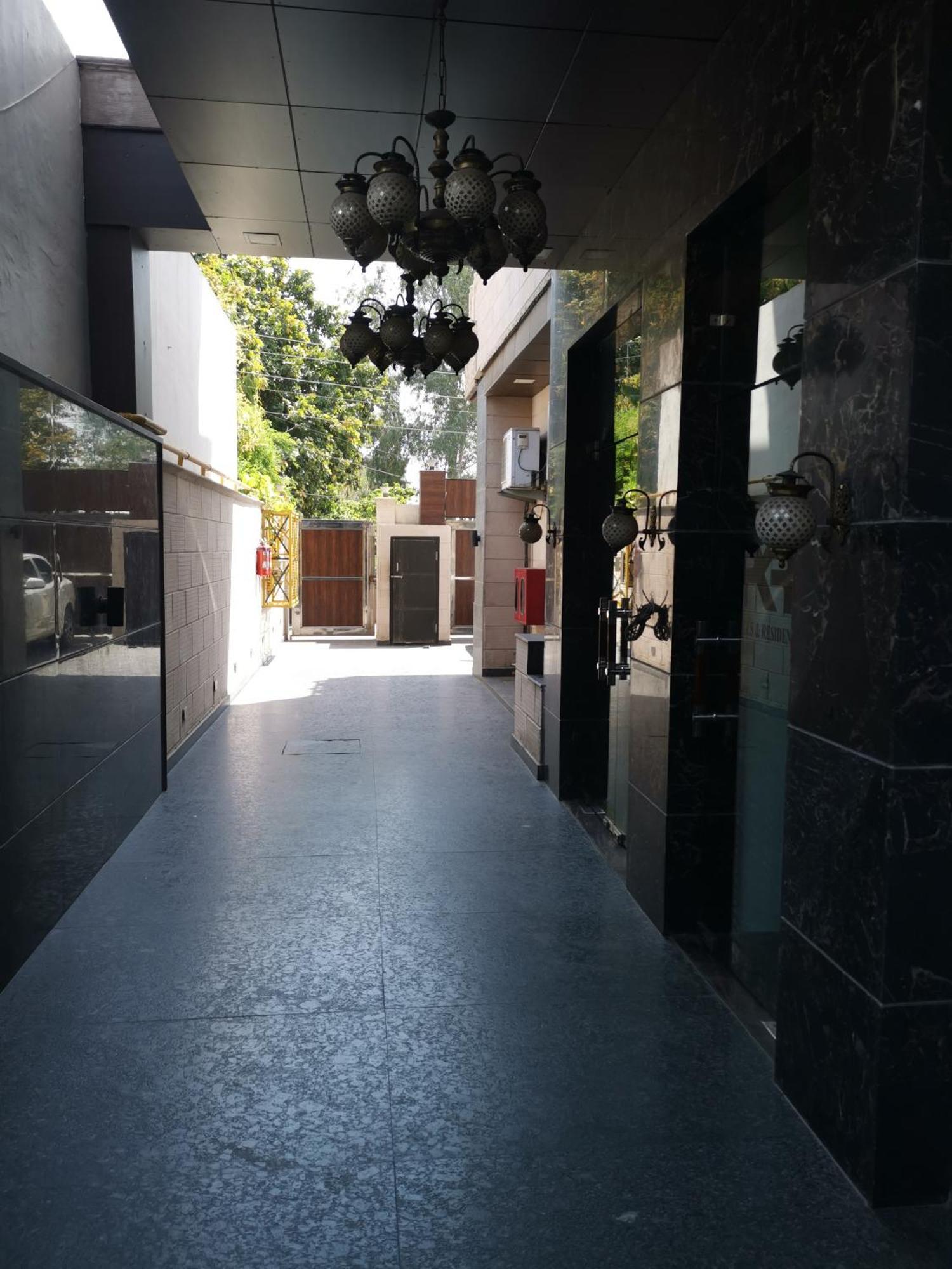 Hotel Pk Residency ノイダ エクステリア 写真