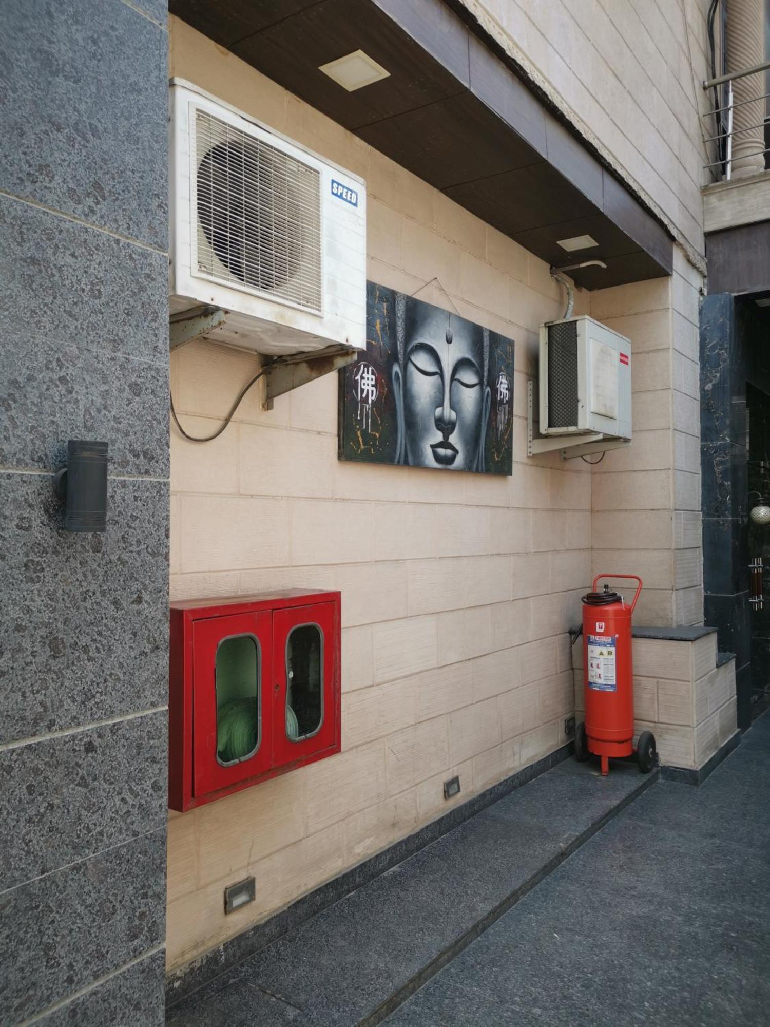 Hotel Pk Residency ノイダ エクステリア 写真