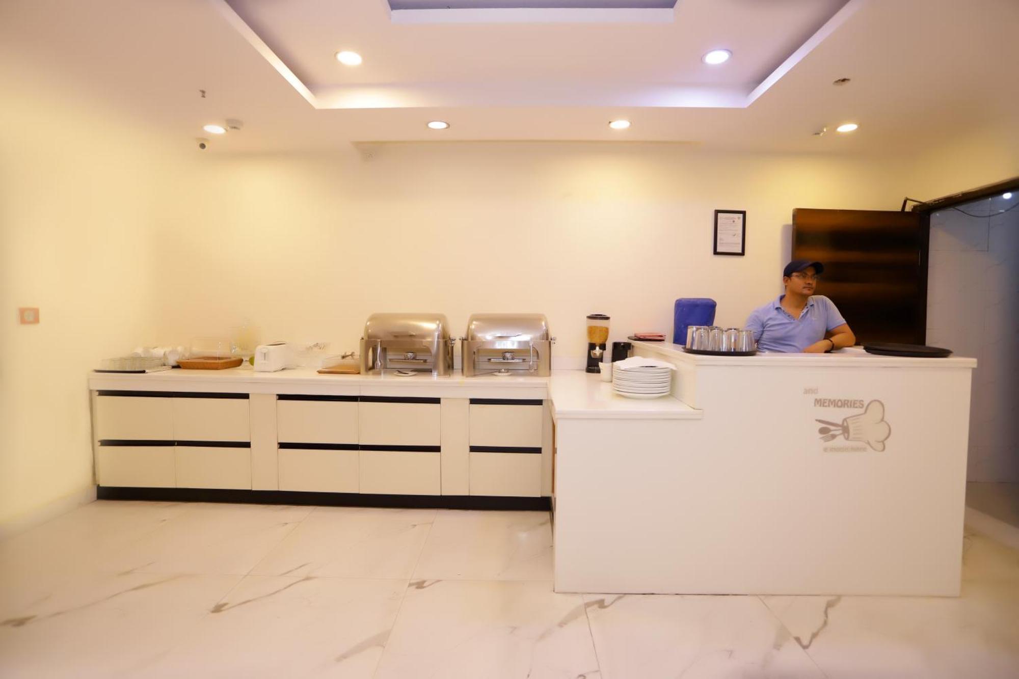 Hotel Pk Residency ノイダ エクステリア 写真