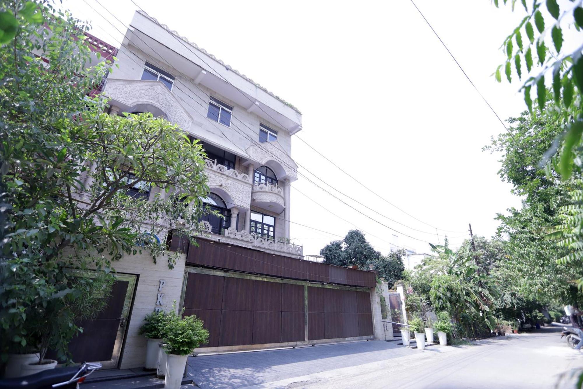Hotel Pk Residency ノイダ エクステリア 写真
