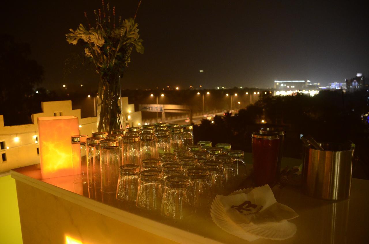 Hotel Pk Residency ノイダ エクステリア 写真