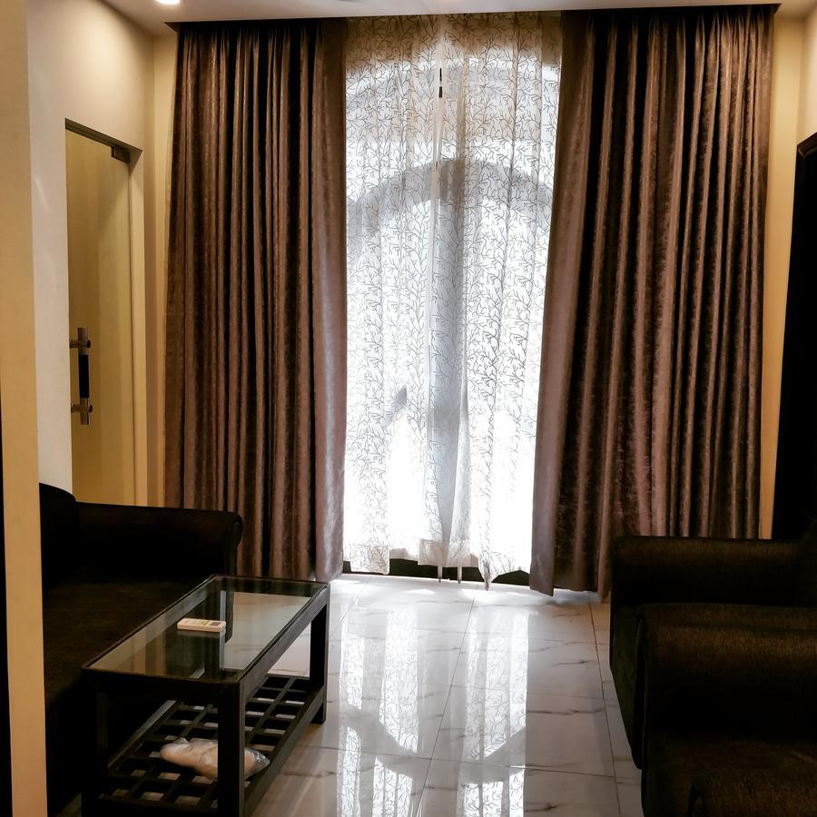 Hotel Pk Residency ノイダ エクステリア 写真