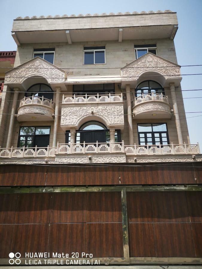 Hotel Pk Residency ノイダ エクステリア 写真