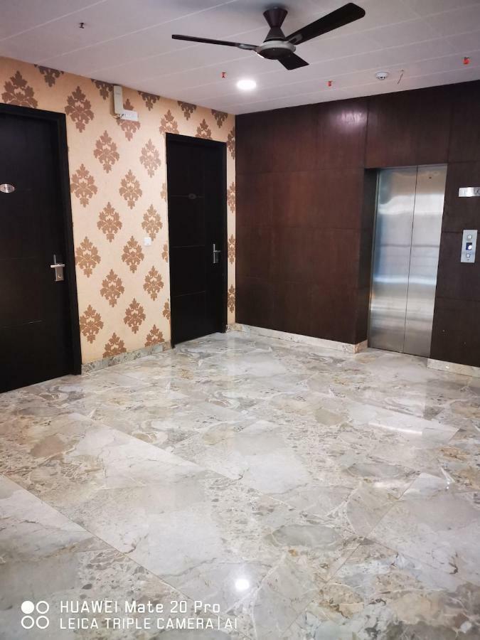 Hotel Pk Residency ノイダ エクステリア 写真